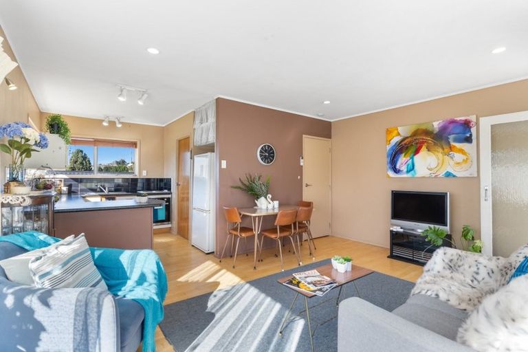 Photo of property in 1/71 Bentley Avenue, Glenfield, Auckland, 0629