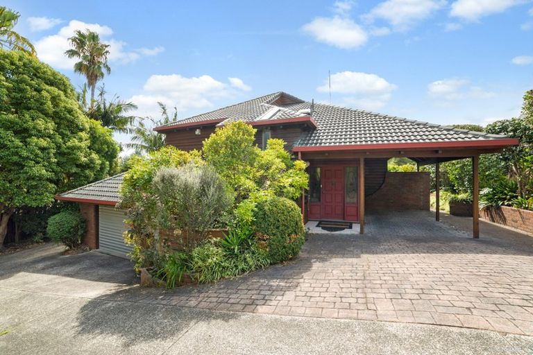 Photo of property in 2/60 Aberdeen Road, Campbells Bay, Auckland, 0620