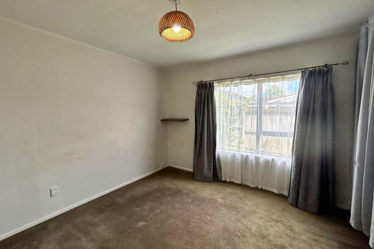Photo of property in 2/5 Gazelle Avenue, Beach Haven, Auckland, 0626