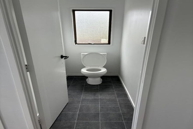 Photo of property in 2/92 Moore Street, Hillcrest, Auckland, 0627