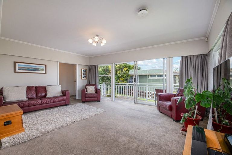 Photo of property in 40 Divich Avenue, Te Atatu South, Auckland, 0610