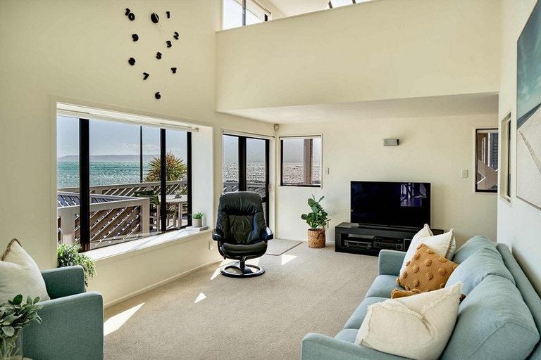 Photo of property in 19 Moana Road, Plimmerton, Porirua, 5026