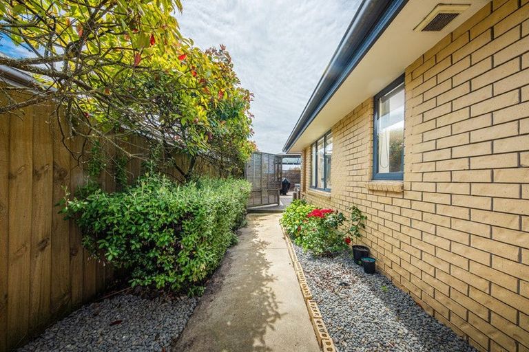 Photo of property in 43a Shortland Street, Wainoni, Christchurch, 8061