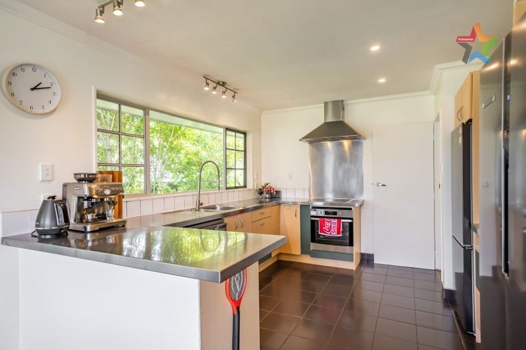 Photo of property in 28 Gurney Road, Kelson, Lower Hutt, 5010