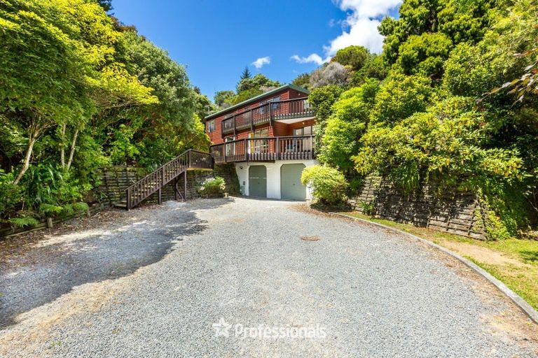 Photo of property in 8 King Charles Drive, Kingsley Heights, Upper Hutt, 5018