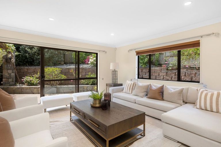 Photo of property in 4 Bejoy Rise, East Tamaki Heights, Auckland, 2016