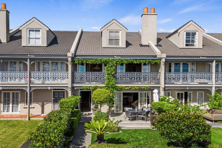 Photo of property in 24 Leneford Drive, East Tamaki, Auckland, 2013