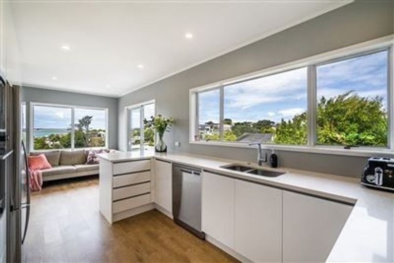Photo of property in 47 Aotearoa Terrace, Murrays Bay, Auckland, 0630