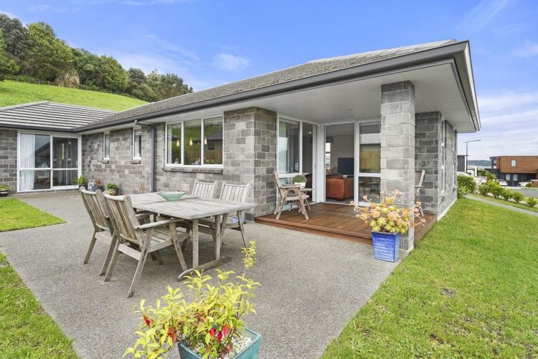 Photo of property in 43 Lakeside Terrace, Omokoroa, 3114