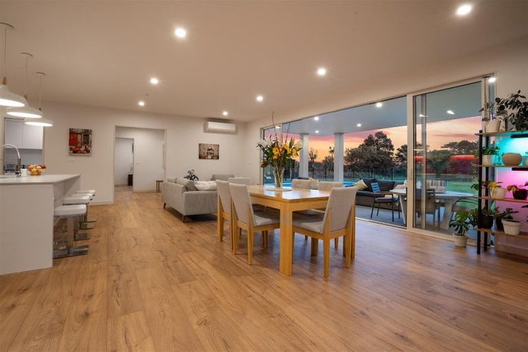 Photo of property in 15 Nola Road, Oratia, Auckland, 0604