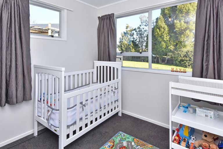 Photo of property in 6 Leatham Crescent, Opaheke, Papakura, 2113