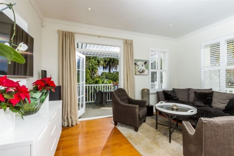 Photo of property in 17 Albert Road, Kelston, Auckland, 0602
