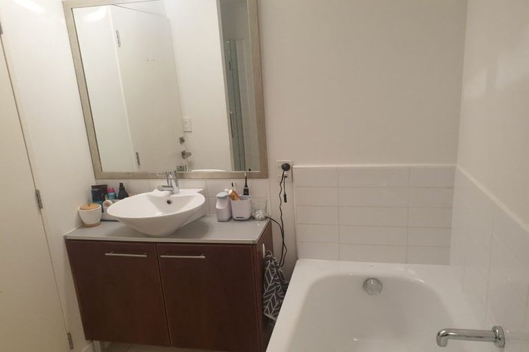 Photo of property in Augusta Apartments, 20/254 Willis Street, Te Aro, Wellington, 6011