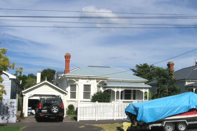 Photo of property in 20 Summer Street, Stanley Point, Auckland, 0624