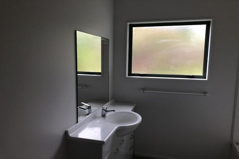 Photo of property in 12a Midgley Road, West Harbour, Auckland, 0618