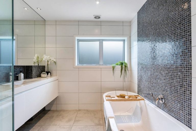 Photo of property in 128 Churchill Road, Rothesay Bay, Auckland, 0630