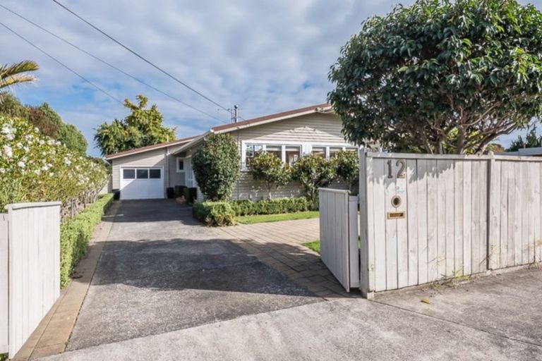 Photo of property in 12 Sunny Glen, Waikanae, 5036