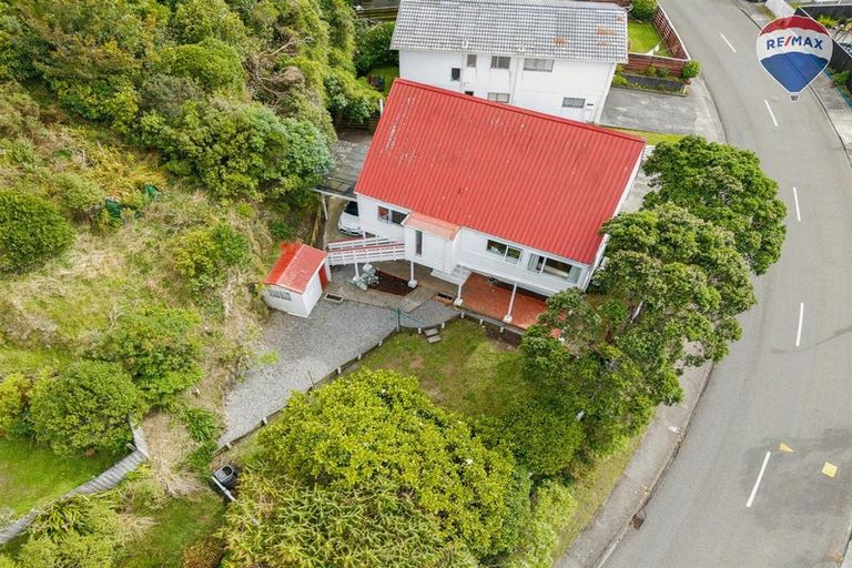 Photo of property in 39 Thurleigh Grove, Karori, Wellington, 6012
