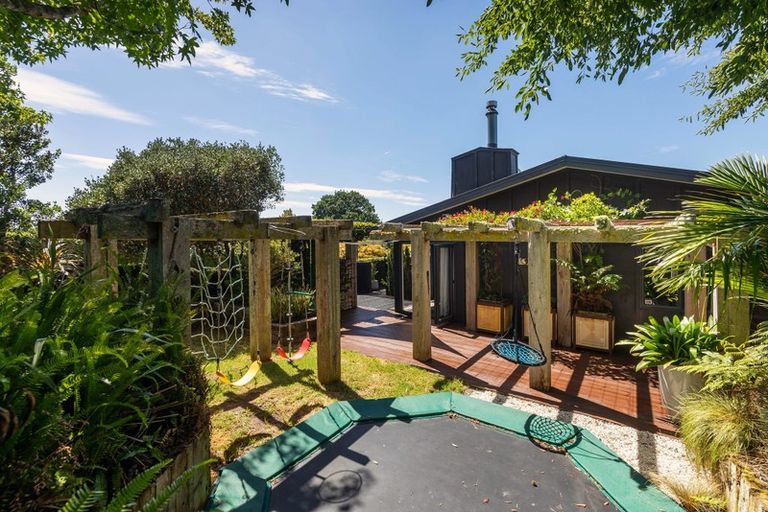 Photo of property in 61a Fairmount Road, Titirangi, Auckland, 0604