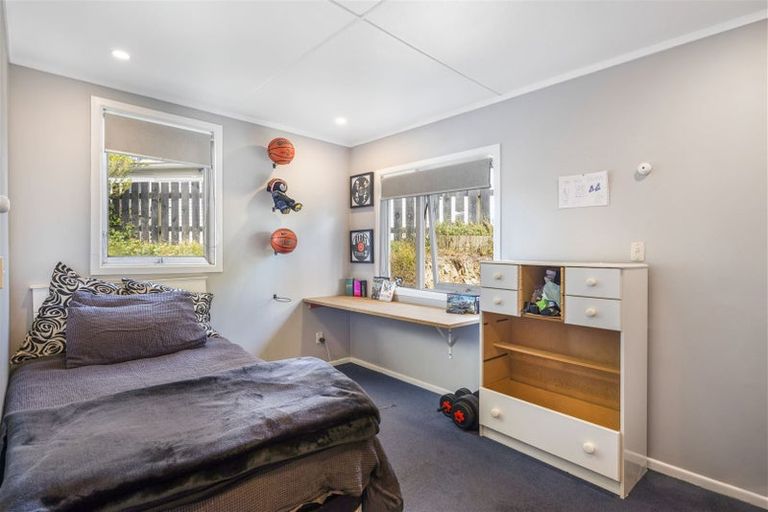 Photo of property in 12 Spenmoor Street, Newlands, Wellington, 6037