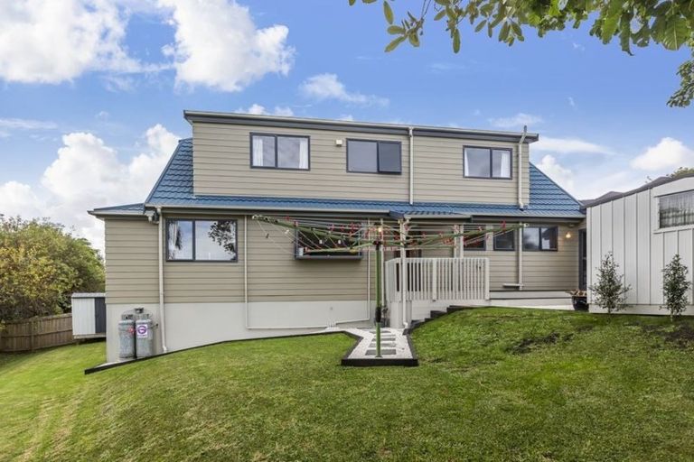 Photo of property in 33 Mandeville Place, Unsworth Heights, Auckland, 0632