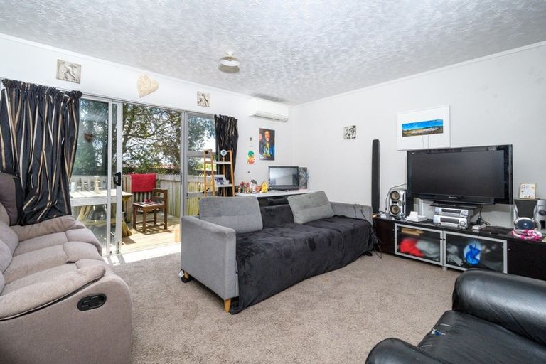 Photo of property in 1/10 Trounson Avenue, Clendon Park, Auckland, 2103