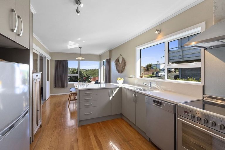 Photo of property in 2 Eskdale Road, Papakowhai, Porirua, 5024