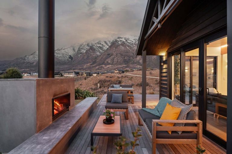 Photo of property in 28 Falconer Rise, Jacks Point, Queenstown, 9371