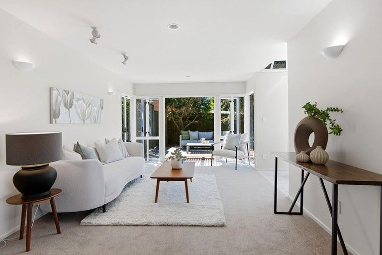 Photo of property in 2/99 Hebron Road, Waiake, Auckland, 0630