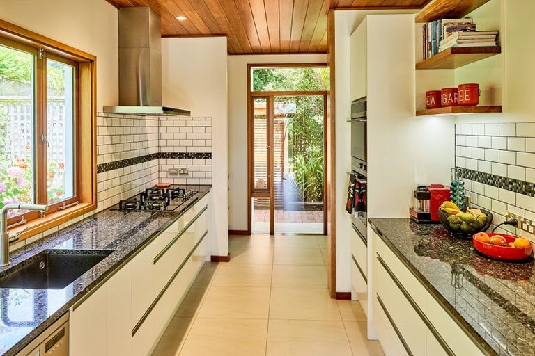 Photo of property in 5 Ngaio Street, Eastbourne, Lower Hutt, 5013