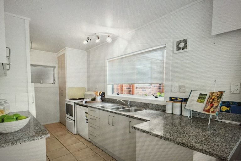 Photo of property in 2/241 Hurstmere Road, Takapuna, Auckland, 0622