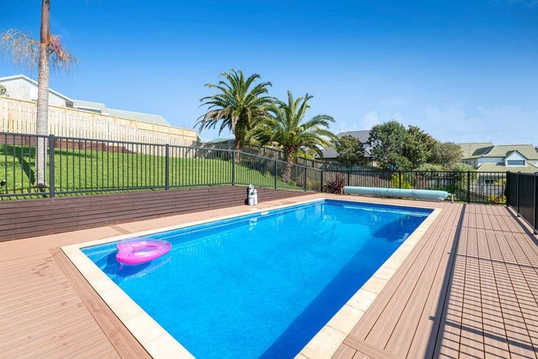 Photo of property in 11 Azure Grove, Unsworth Heights, Auckland, 0632