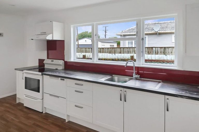 Photo of property in 185 Wainuiomata Road, Wainuiomata, Lower Hutt, 5014