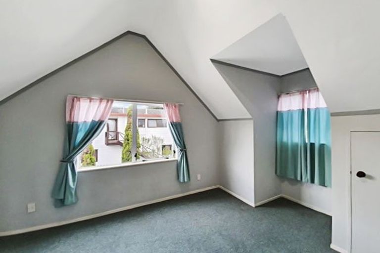 Photo of property in 1/6 Sandgate Avenue, Botany Downs, Auckland, 2010