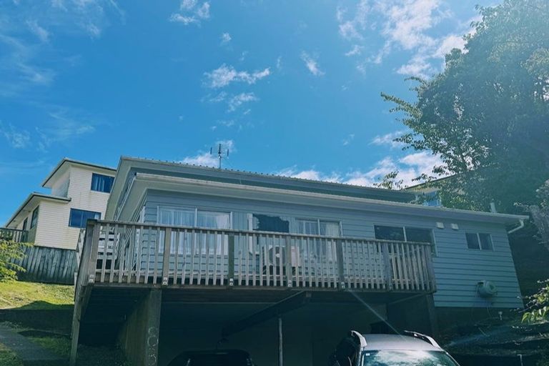 Photo of property in 8 Gahagan Way, Newlands, Wellington, 6037