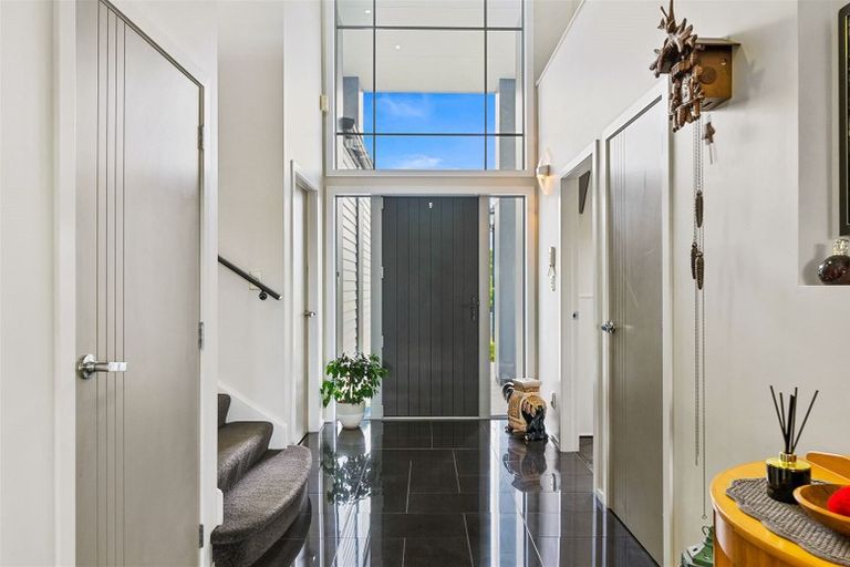 Photo of property in 1 Hollyford Place, Aotea, Porirua, 5024