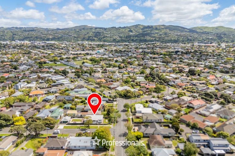 Photo of property in 32 Birdwood Road, Waterloo, Lower Hutt, 5011