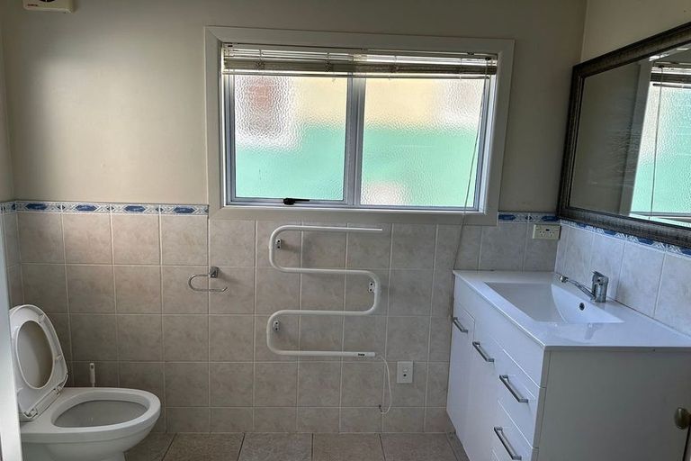 Photo of property in 24 Spencer Road, Pinehill, Auckland, 0632