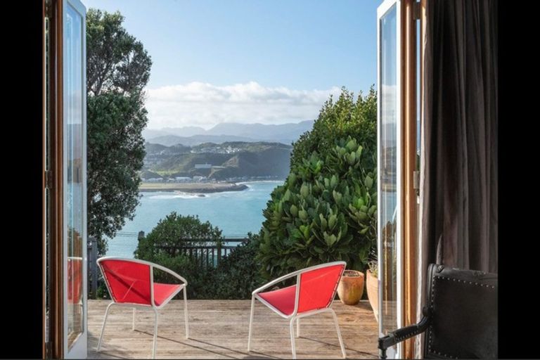 Photo of property in 28 View Road, Houghton Bay, Wellington, 6023