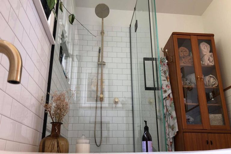 Photo of property in 1/3 Oates Road, Glen Eden, Auckland, 0602