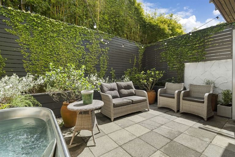 Photo of property in 1/20 Maritime Terrace, Birkenhead, Auckland, 0626