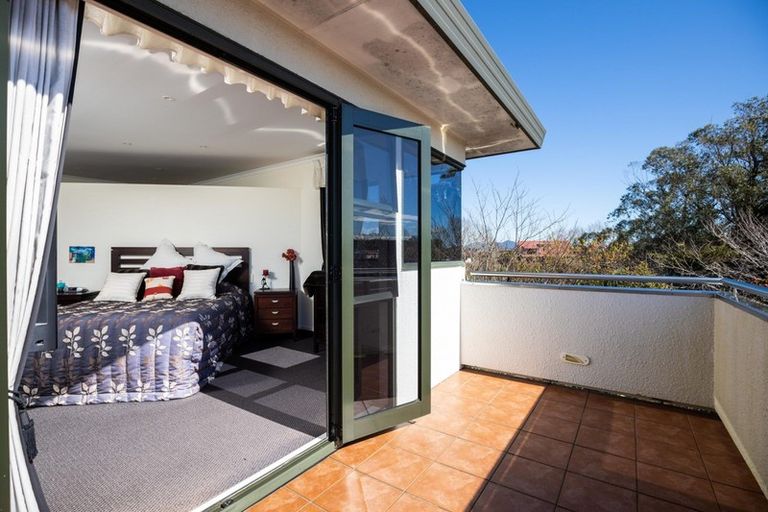 Photo of property in 22 Kinross Drive, Merrilands, New Plymouth, 4312