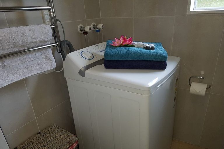 Photo of property in 9/18 Parr Terrace, Castor Bay, Auckland, 0620