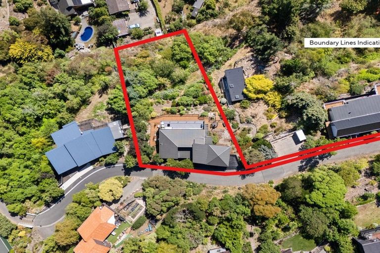 Photo of property in 5 Osmond Lane, Mount Pleasant, Christchurch, 8081