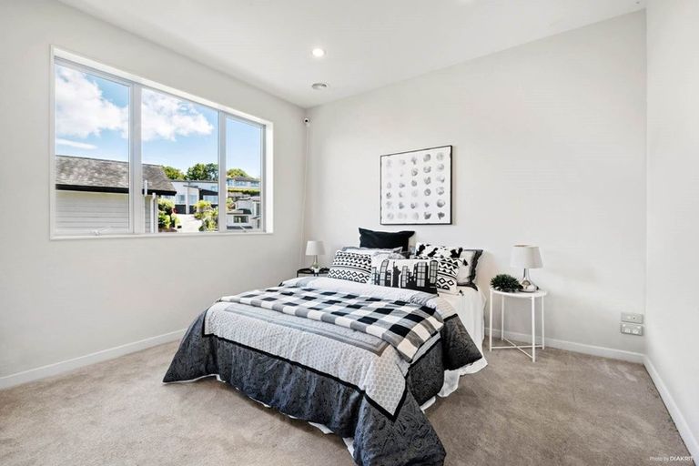 Photo of property in 29 Corricvale Way, Northcross, Auckland, 0630