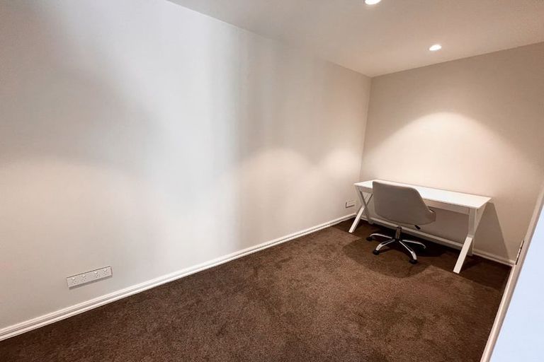 Photo of property in 5 Luxton Place, Mount Pleasant, Christchurch, 8081