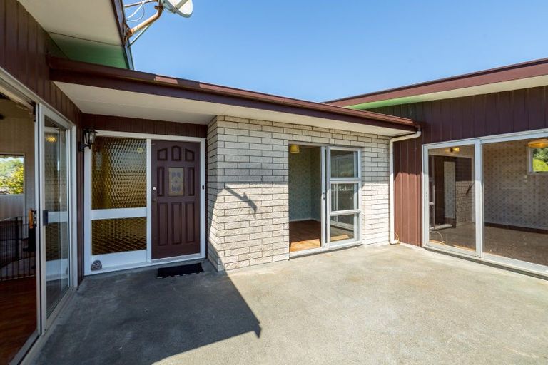 Photo of property in 13 Rembrandt Avenue, Tawa, Wellington, 5028