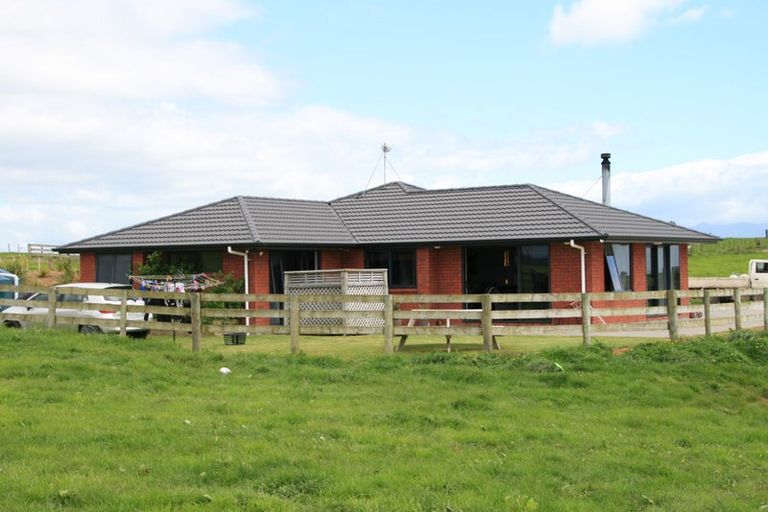 Photo of property in 888a Otaraoa Road, Tikorangi, Waitara, 4383