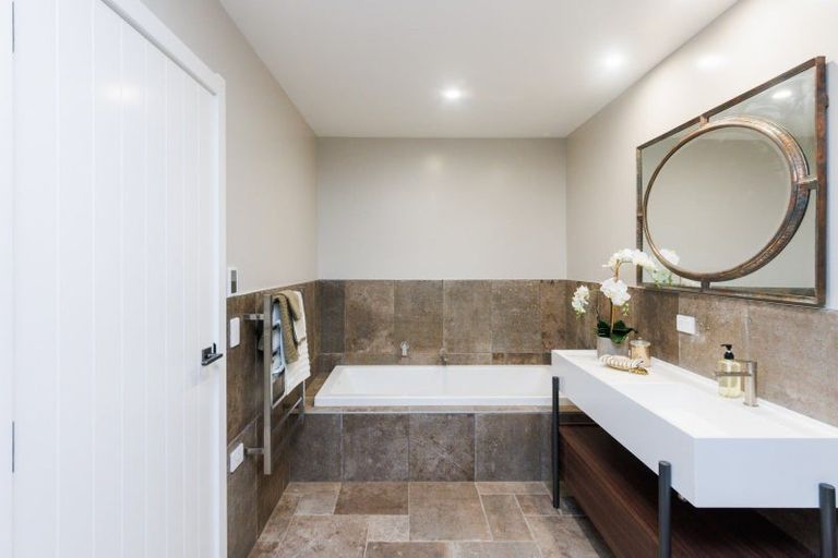 Photo of property in 1 Te Ara Lane, Hokowhitu, Palmerston North, 4410