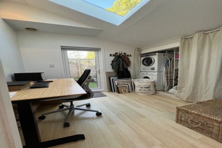 Photo of property in 11 Mcintyre Avenue, Mount Victoria, Wellington, 6011